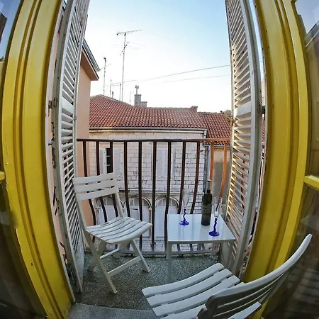 Heart Of City Lola Apartment